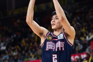 九游娱乐app-状态不佳！徐杰上半场4中0没有得分 仅有1板2助入账