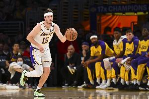 外线没手感&防守被点名!里夫斯全场16中7&三分6中1拿到18+6+4